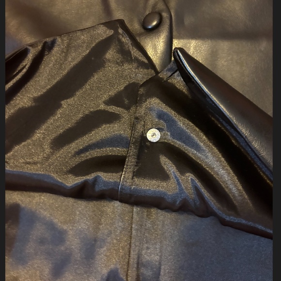 Eco friendly black oversized faux leather vest NWT - Picture 4 of 9